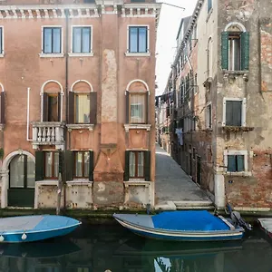 Little Canal Apartment Venice